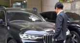 먼지 쌓인 BMW 차량 보더니... 'ㅈㅈ'라고 19금 낙서한 양복남