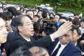 '나도 호남사람' 외친 한덕수... 5.18 민주묘지 앞서 시민들에게 쫓겨났다