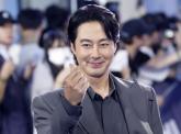 조인성, 어린이날 맞아 보육원에 '운동화' 선물... 매달 간식비도 지원해