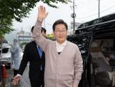 경주서 '경청 투어' 한 이재명... 지지자 'OO 가지 마요' 한마디에 빵 터져