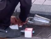 '봉투값 아끼려고?'... 배수구에 '정성스레' 쓰레기 욱여넣는 남성