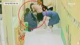 숨 못 쉬는 아기 안고 무작정 인근 어린이집 뛰어 온 엄마... 원장이 '이것'으로 구해