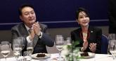 특검, 통일교서 '김건희 목걸이·샤넬 백' 영수증 찾았다... '자금 출처 주장 엇갈려'