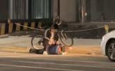 택시기사 '파운딩'으로 폭행하던 20대 제압한 '초크 청년'... 알고보니 '아이돌 가수'