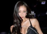 '빅토리아 시크릿' 무대 선 트와이스 지효가 공개한 비하인드 사진... 팬들 반응 폭발