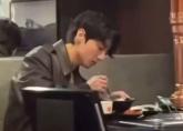 '월드스타가 매니저도 없이 혼밥을?'... BTS 정국, 고깃집 목격담 화제